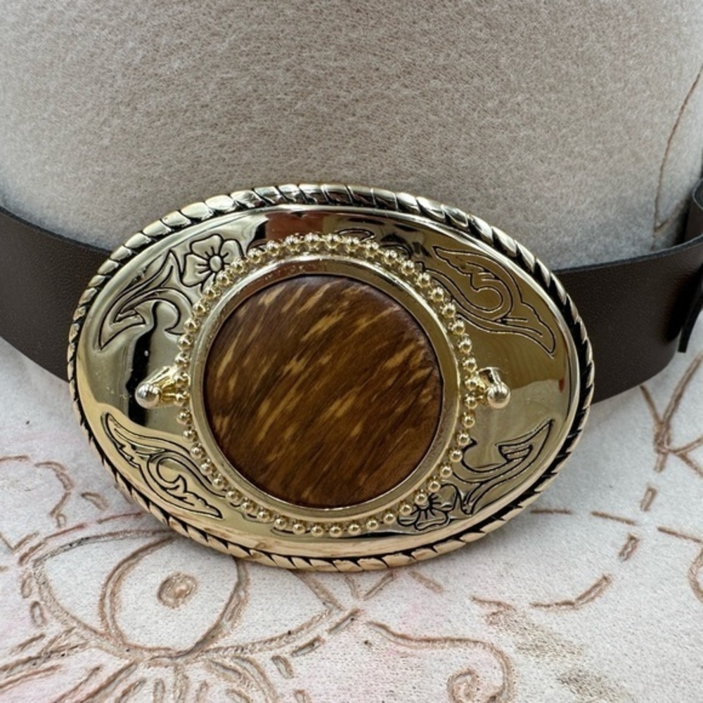 Oregon myrtle wood belt buckle. Nice and heavy.